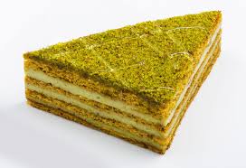 Medovik (Ballı Fıstıklı Pasta)